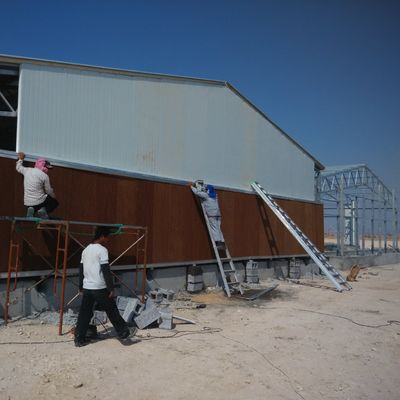 Sandwich Panel Earthquake Proof Livestock Farm House With Rolling Door